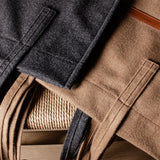 Sac fourre-tout large en laine Signature. Cacao