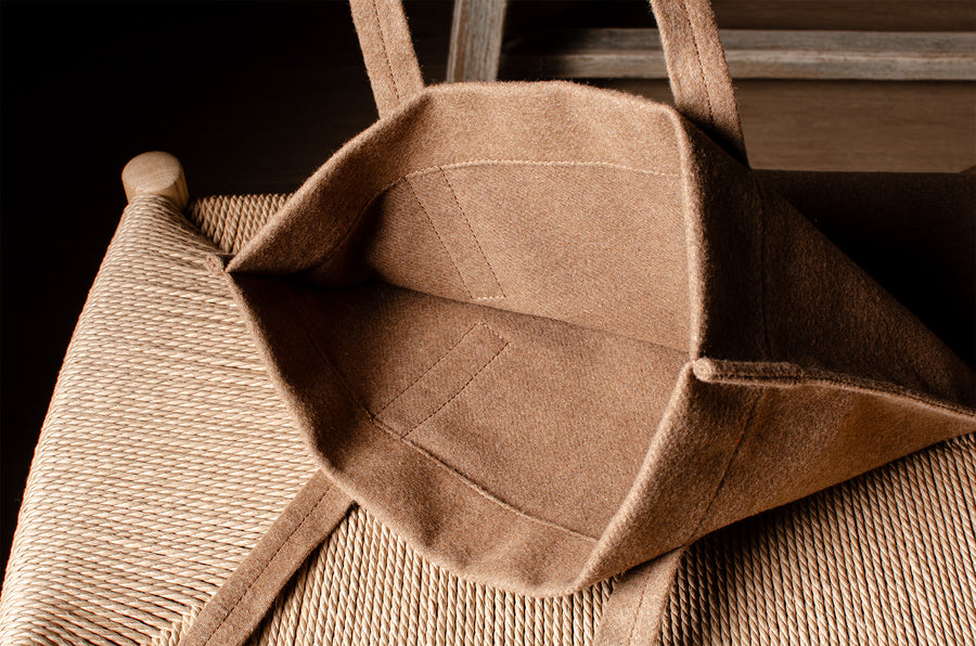 Signature Wool Tote Bag Wide . Cocoa