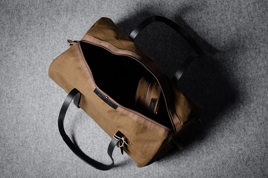 Team Gym Bag + Side Kick . Black Brownish