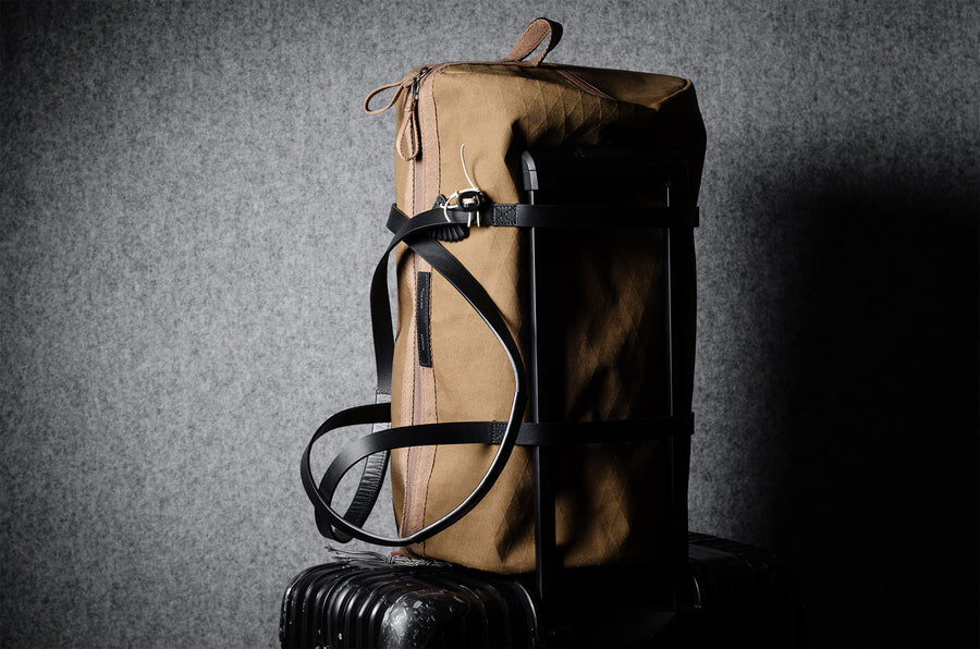 Team Gym Bag + Side Kick . Black Brownish