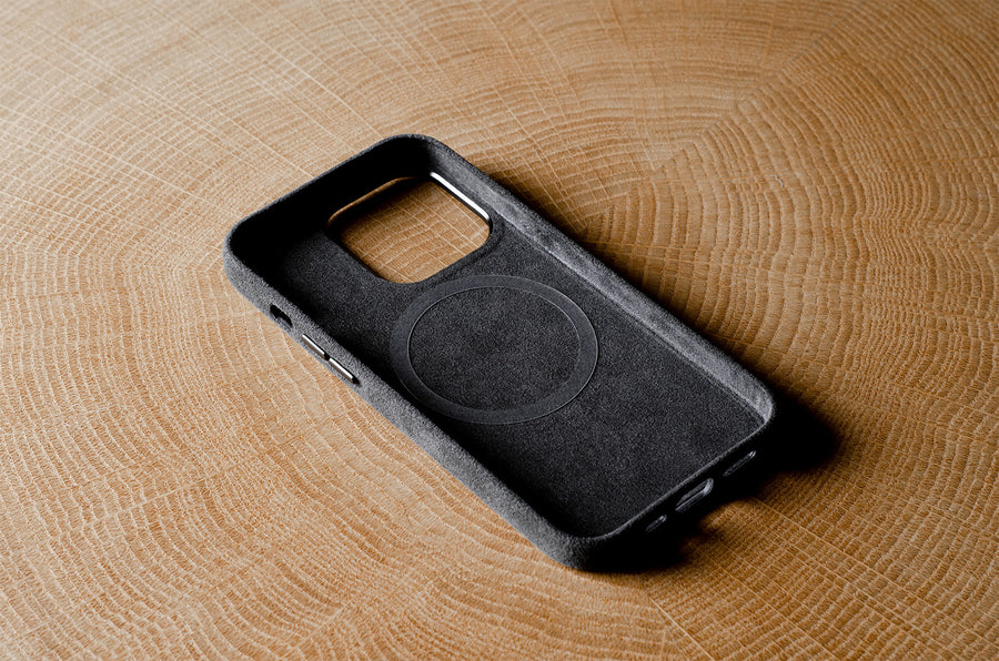 Fuzzy iPhone 14 Pro/Pro Max Cover . Dusty Black