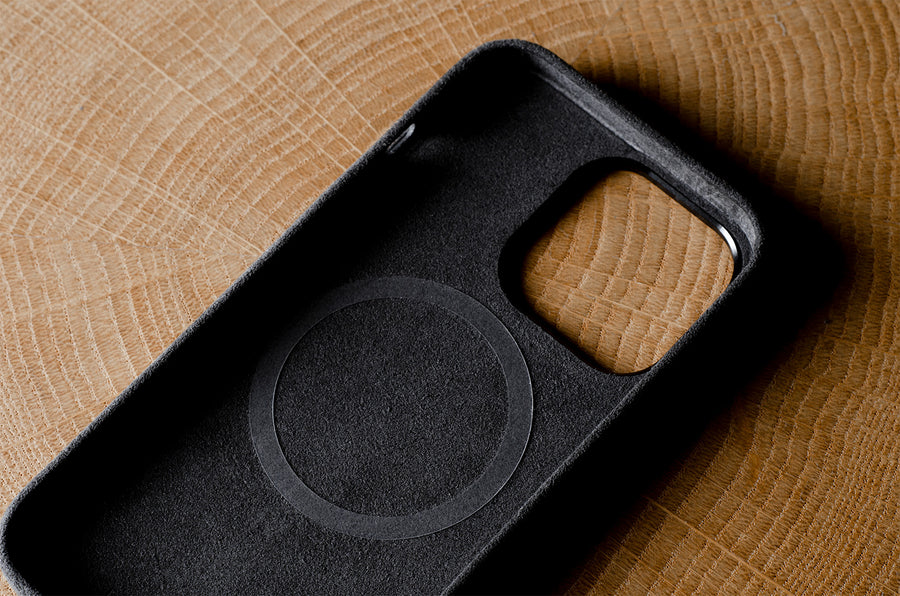 Fuzzy iPhone 14 Pro/Pro Max Cover . Dusty Black