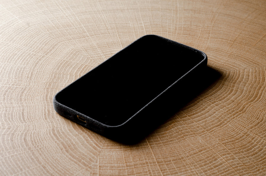 Fuzzy iPhone 14 Pro/Pro Max Cover . Dusty Black