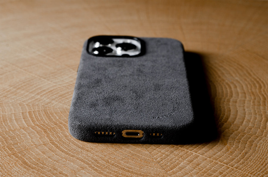 Fuzzy iPhone 14 Pro/Pro Max Cover . Dusty Black