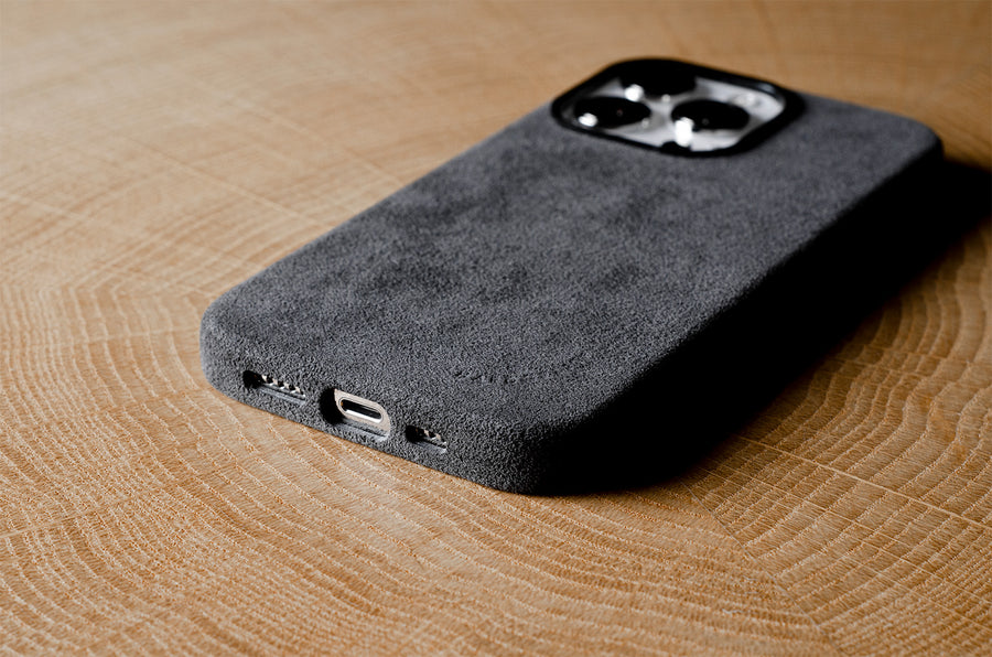 Fuzzy iPhone 14 Pro/Pro Max Cover . Dusty Black