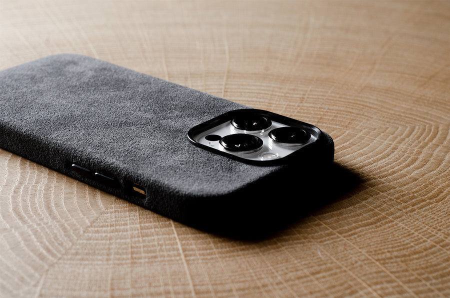 Fuzzy iPhone 14 Pro/Pro Max Cover . Dusty Black