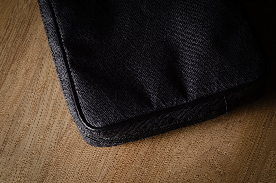 Étui pour câble de taille moyenne. Anthracite