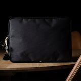 Inhalt MacBook-Hülle. Holzkohle