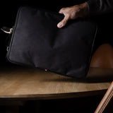 Inhalt MacBook-Hülle. Holzkohle