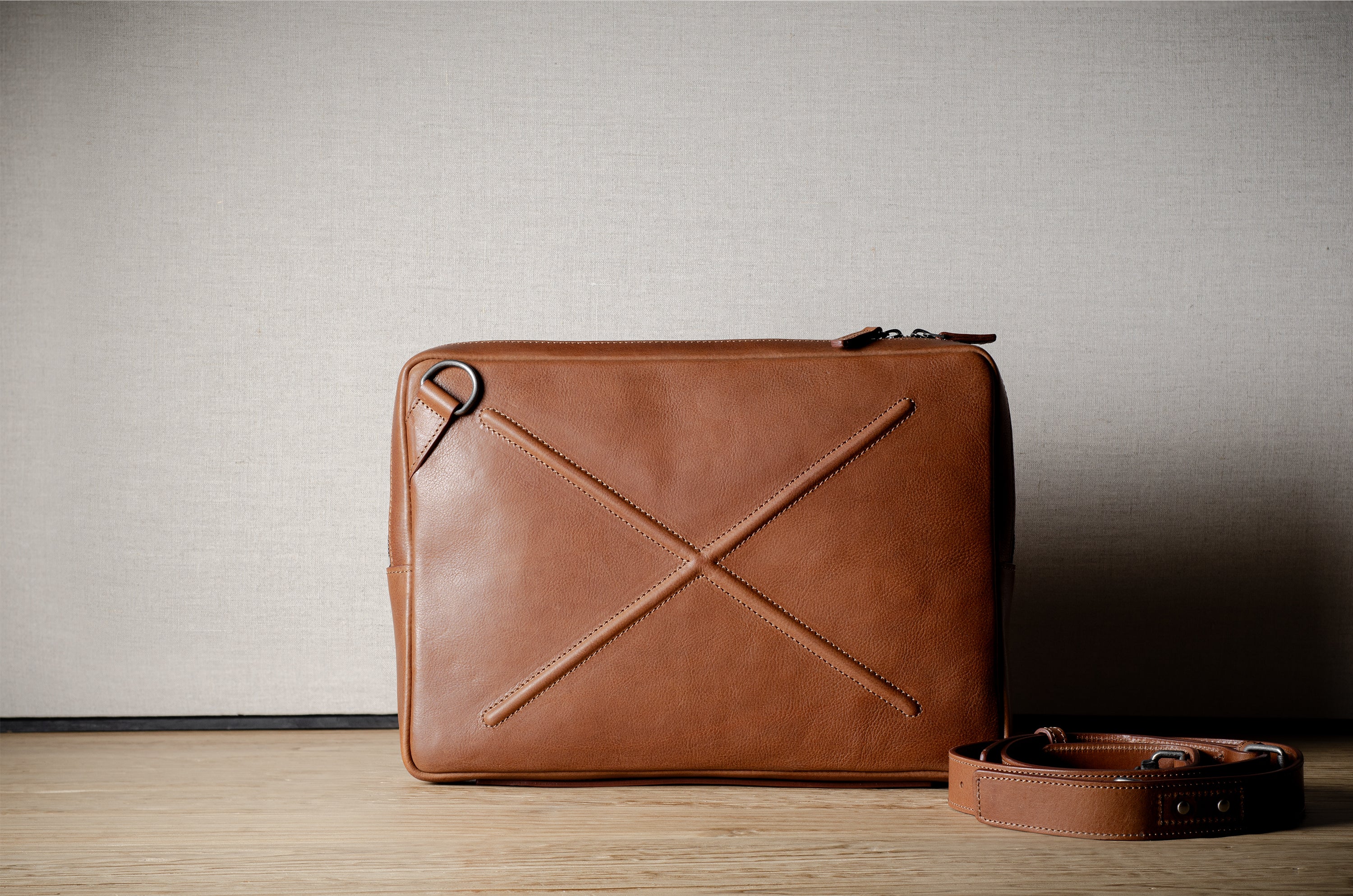 その他 HARD GRAFT flatpack macbook ipad abrAsus Flat Pack - Slim Messenger Laptop Bag for MacBook or iPad