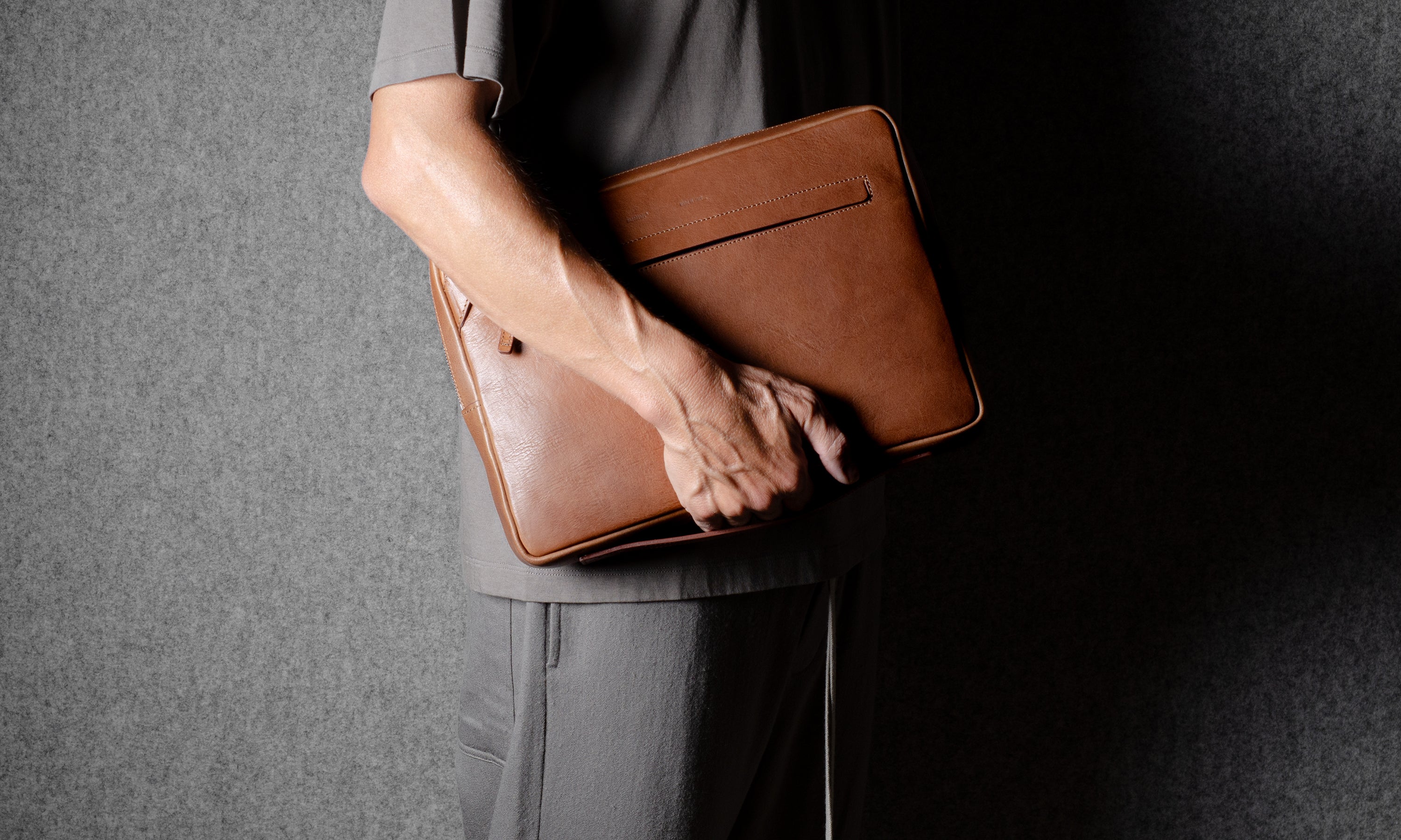 その他 HARD GRAFT flatpack macbook ipad abrAsus Flat Pack - Slim Messenger Laptop Bag for MacBook or iPad