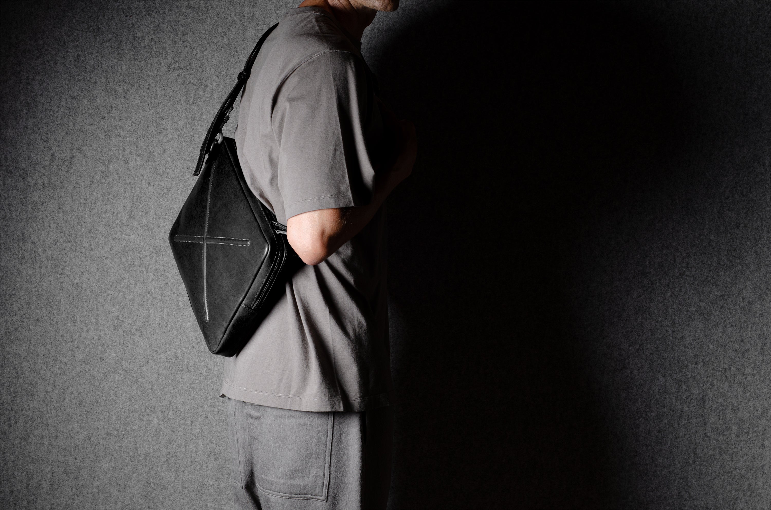 その他 HARD GRAFT flatpack macbook ipad abrAsus Flat Pack - Slim Messenger Laptop Bag for MacBook or iPad