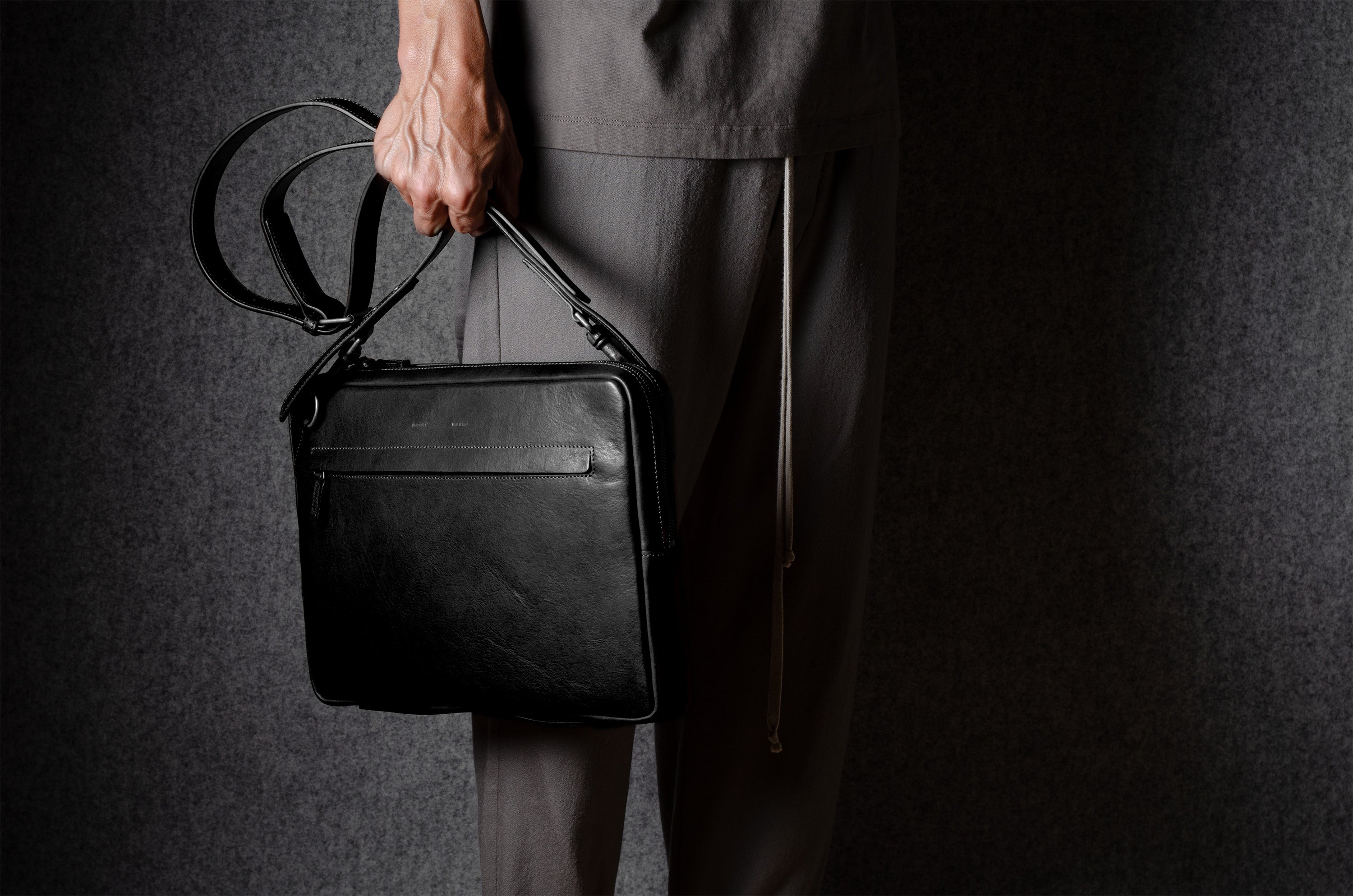 その他 HARD GRAFT flatpack macbook ipad abrAsus Flat Pack - Slim Messenger Laptop Bag for MacBook or iPad