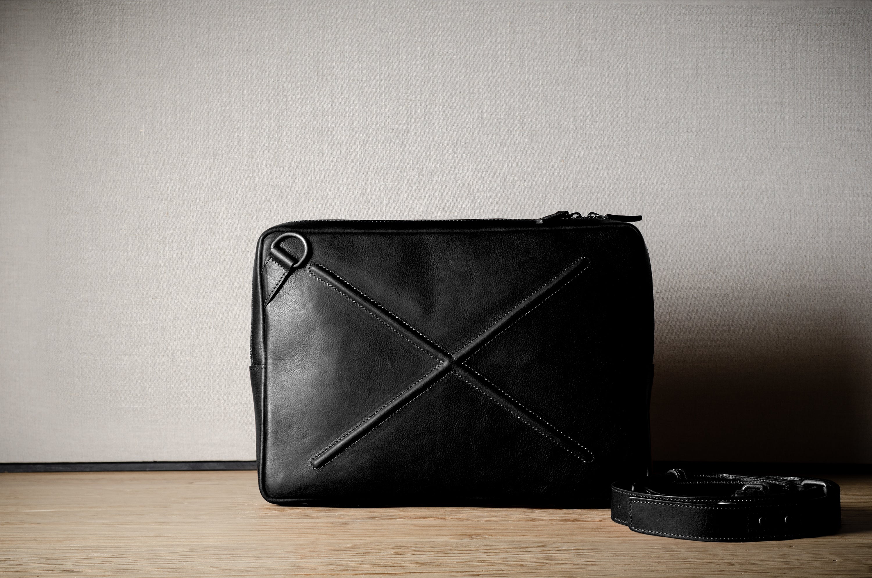その他 HARD GRAFT flatpack macbook ipad abrAsus Flat Pack - Slim Messenger Laptop Bag for MacBook or iPad