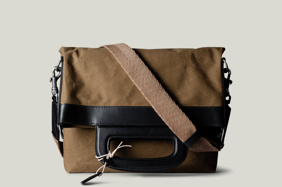 Sacoche pliable pour ordinateur portable. Noir/brun
