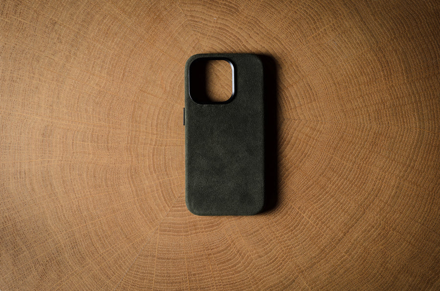 Fuzzy Alcantara iPhone 15 Pro Cover . Forest Green