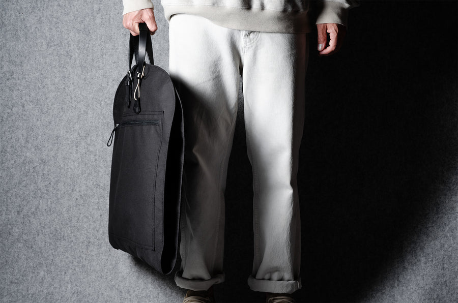 Housse à vêtements Undercover. Anthracite