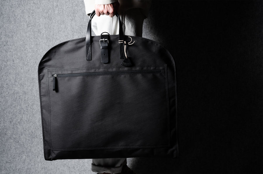 Housse à vêtements Undercover. Anthracite
