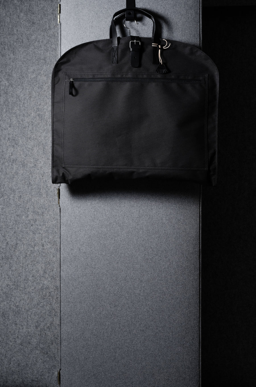 Housse à vêtements Undercover. Anthracite
