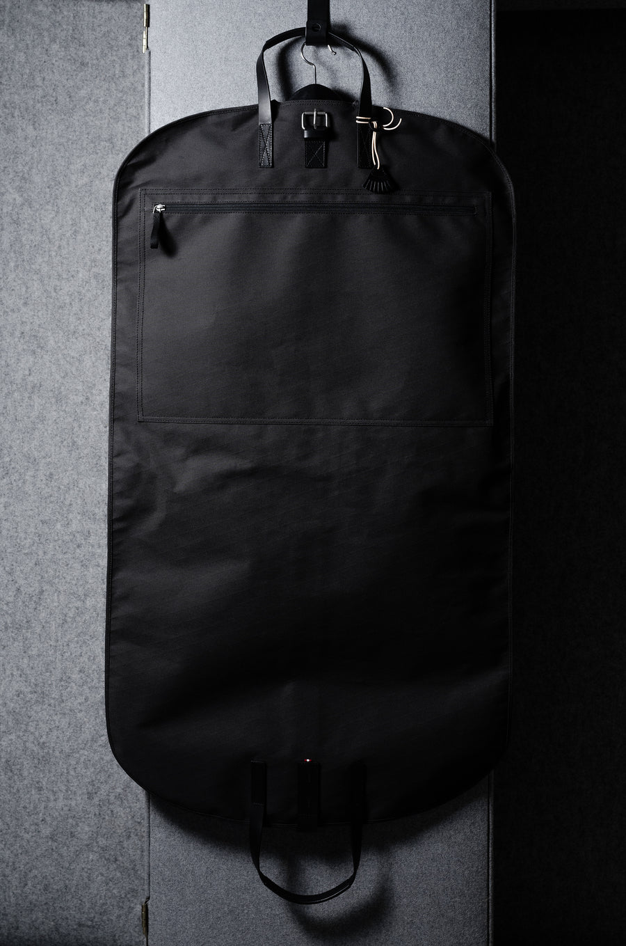 Housse à vêtements Undercover. Anthracite