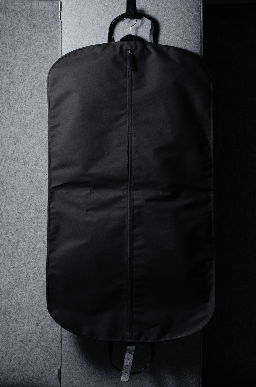 Housse à vêtements Undercover. Anthracite
