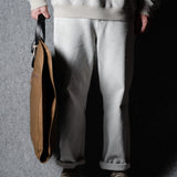 Housse à vêtements Undercover. Brunâtre