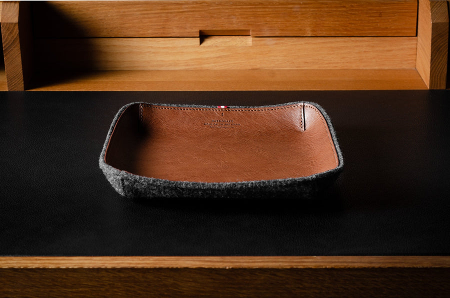 Hold On Valet Tray Medium Square . Classic