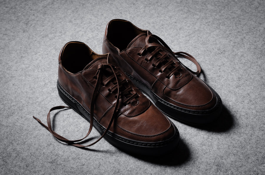 Low Top Sneaker . Chestnut