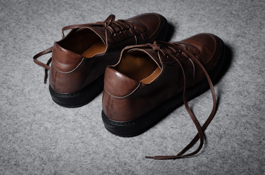 Low Top Sneaker . Chestnut