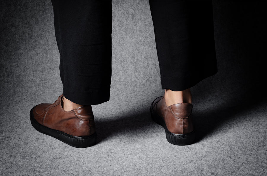 Low Top Sneaker . Chestnut