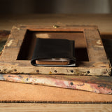 Meisterwerk iPhone Hülle. Kohle