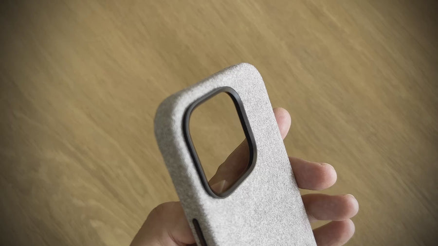 Fuzzy Alcantara iPhone 16/16Pro Cover