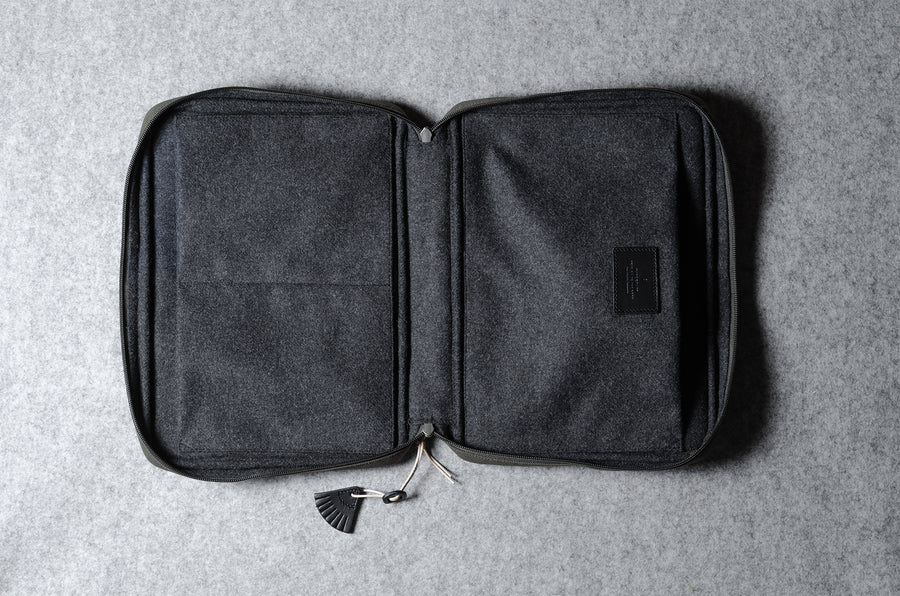 Richtige Laptoptasche. Wald