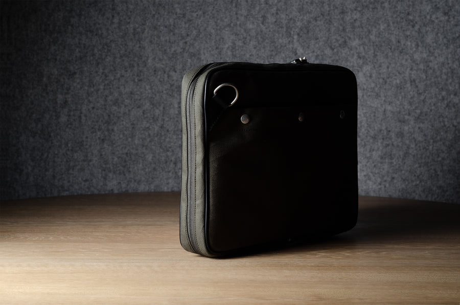 Richtige Laptoptasche. Wald