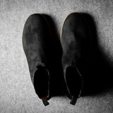 Reiner Chelsea-Stiefel. Staubiges Schwarz