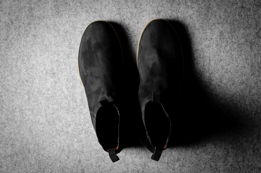 Pure Chelsea Boot . Dusty Black