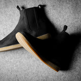 Reiner Chelsea-Stiefel. Staubiges Schwarz