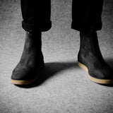 Reiner Chelsea-Stiefel. Staubiges Schwarz