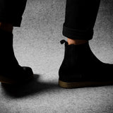 Reiner Chelsea-Stiefel. Staubiges Schwarz