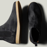 Reiner Chelsea-Stiefel. Staubiges Schwarz