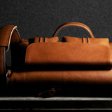 2Laptoptasche aufklappen. Klassisch
