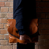2Laptoptasche aufklappen. Klassisch