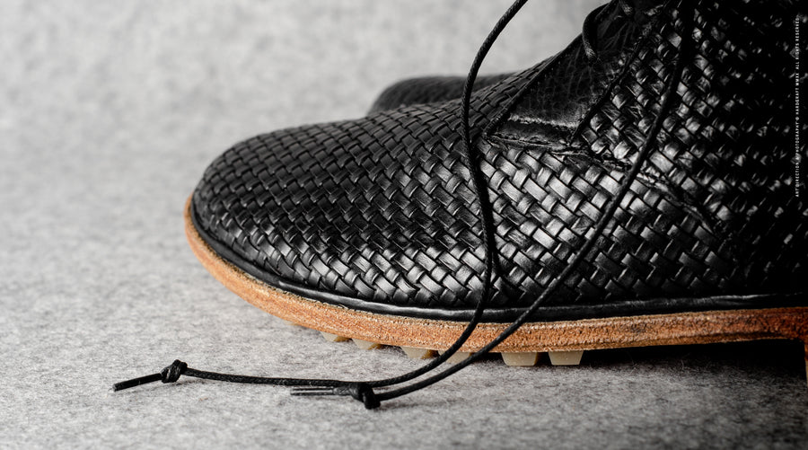 Chukka Boots . Black Woven