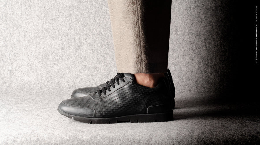 S3 Sneaker . Perforated Tire Black