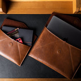 Enveloppe en cuir de taille moyenne. Classique