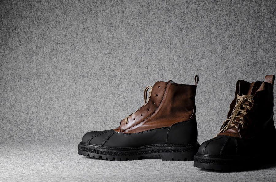 Alpine Duck Boots . Chestnut Black