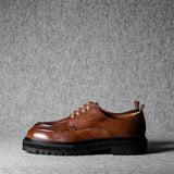 Alpine Derby-Schuhe. Kastanie