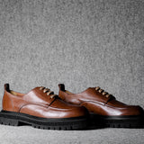 Alpine Derby-Schuhe. Kastanie