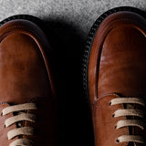 Alpine Derby-Schuhe. Kastanie