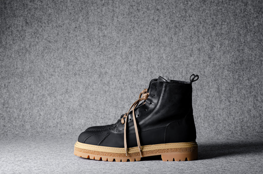 Alpine Duck Boots . Dusty Black